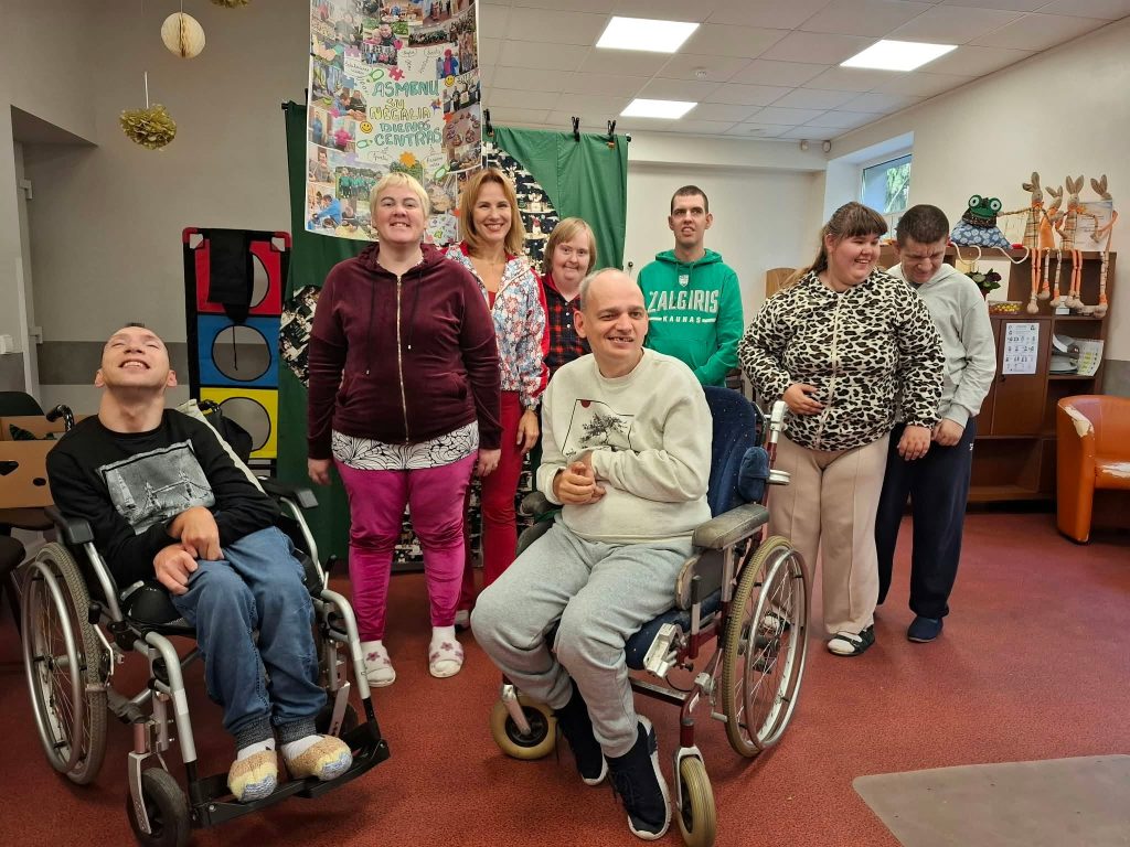 Mankšta su trenere Aušra Smirnoviene Asmenų su negalia dienos centre